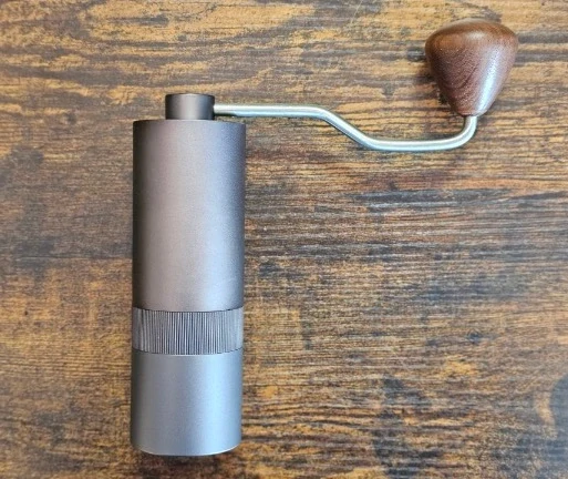 Tiamo S.S. ruční mlýnek na kávu 