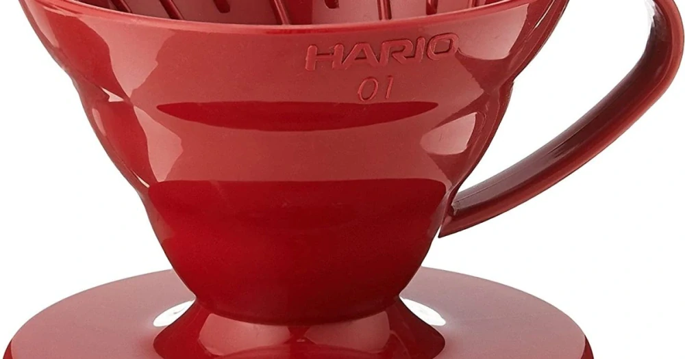 Hario plastový dripper na kávu V60-01 červený