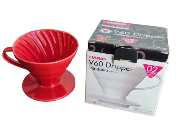 Hario keramický dripper na kávu V60-02 červený