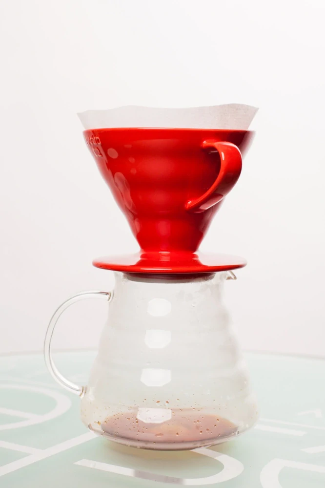 Hario plastový dripper na kávu V60-01 červený