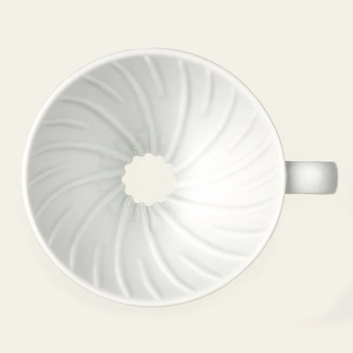 Hario keramický dripper na kávu V60-02 bílý