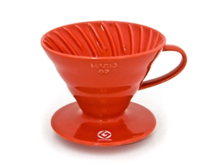 Hario keramický dripper na kávu V60-02 červený